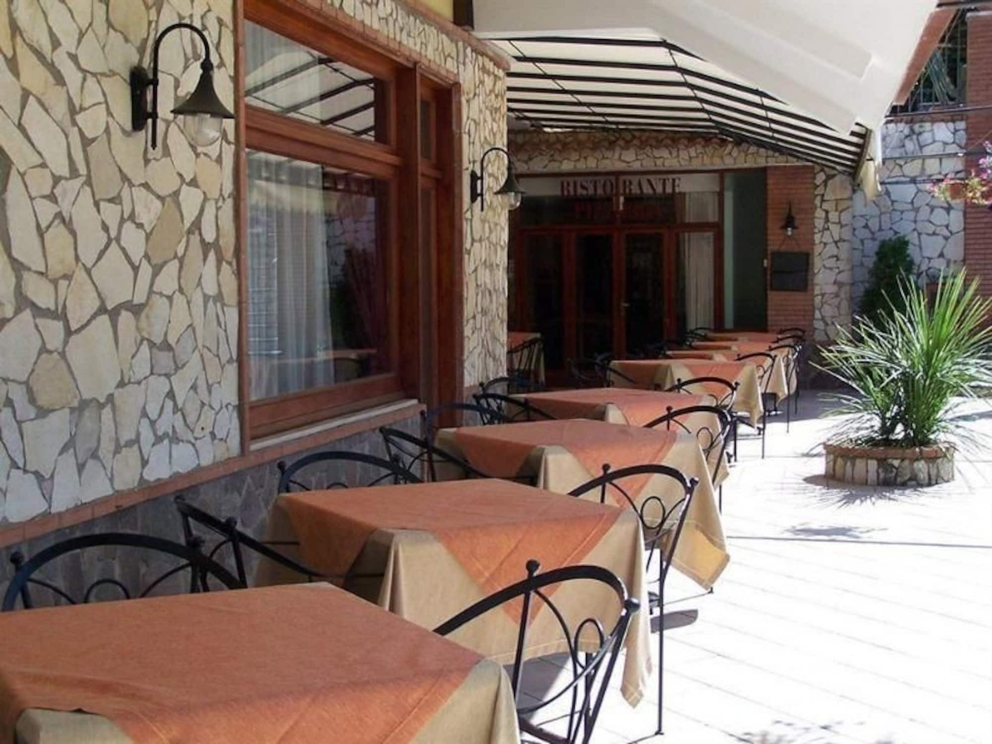 Hotel Ristorante Belvedere Caserta Exterior photo